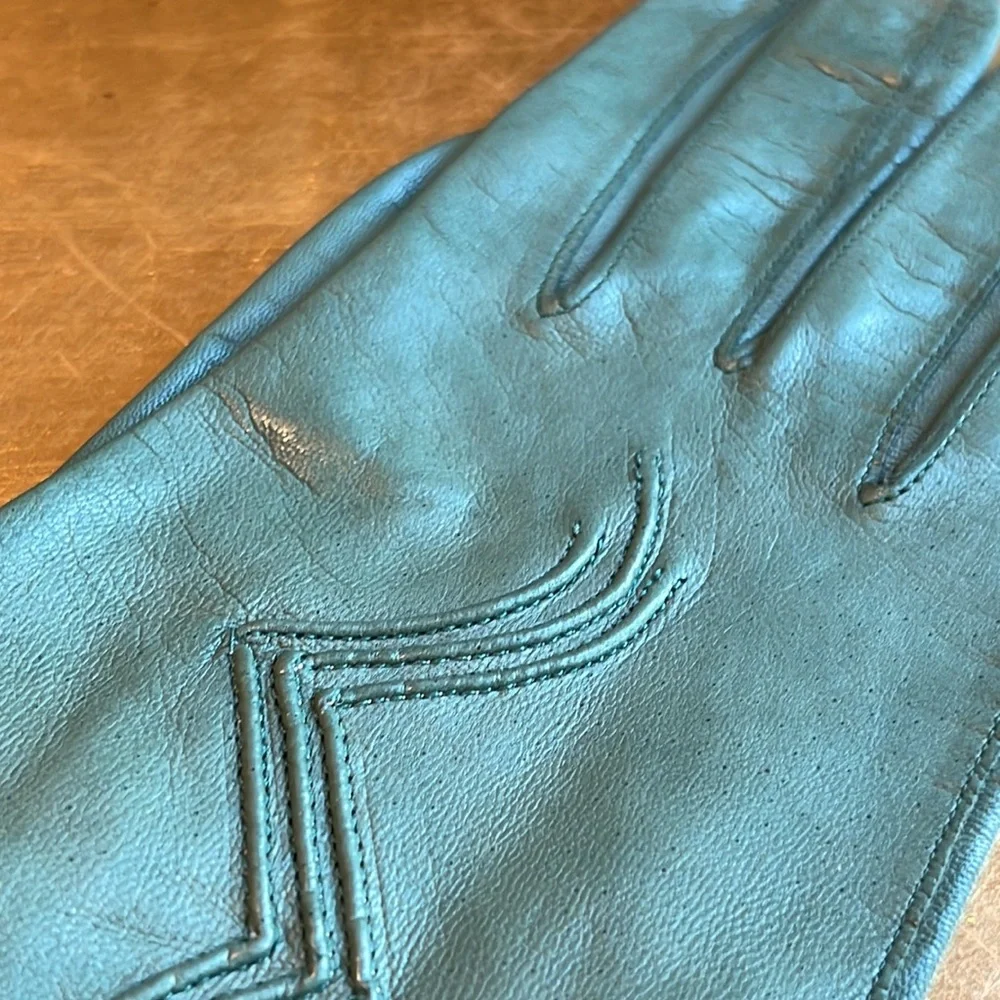 Italian Lambskin Leather Gloves / Lightly Worn!